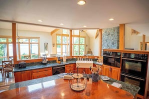 Coffee/tea maker, fridge, cookware/dishes/utensils - Lakefront Estate w/ Dock, Hot Tub & Bar/Game Room (Milton)