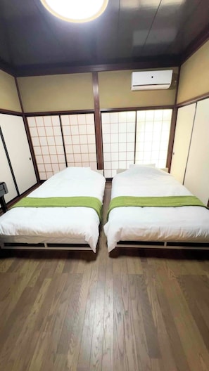 House, 4 Bedrooms, Non Smoking, Kitchen | Blackout drapes, WiFi (free), individually decorated