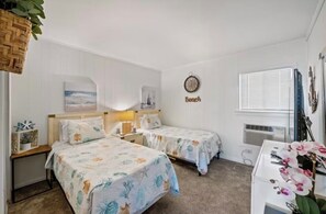 2 bedrooms, iron/ironing board, WiFi, bed sheets - Marnier’s Cove Condo unit 301 A Myrtle Beach (Myrtle Beach)