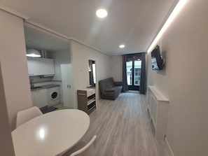 Interior - Apartment in the Old Town of Logroño with Parking on Gran Vía (Logroño)