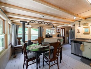 Dining - Located across the street from LaPrade's Marina on Lake Burton, and just 15 miles from the historic Lake Rabun Hotel and downtown Clayton, the Cona LaPrade Cabin is perfectly situated to enjoy the best of North Georgia's mountains and lakes.  <br><br (Clarkesville)