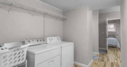 Quaint 1-bedroom apartment with AC in McMinnville