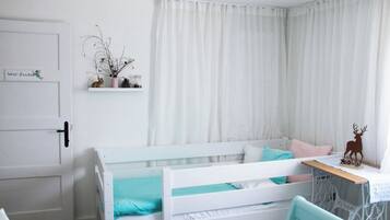 2 Schlafzimmer, Bügeleisen/Bügelbrett, Reisekinderbett, kostenloses WLAN