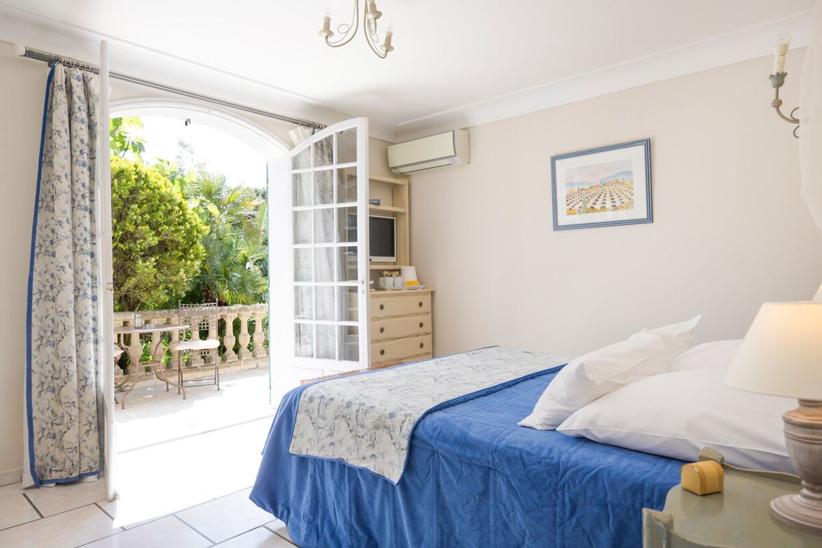 Habitación cuádruple familiar | Caja fuerte, cortinas opacas, tabla de planchar con plancha