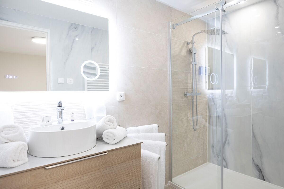 Family Quadruple Room | Bathroom | Slippers