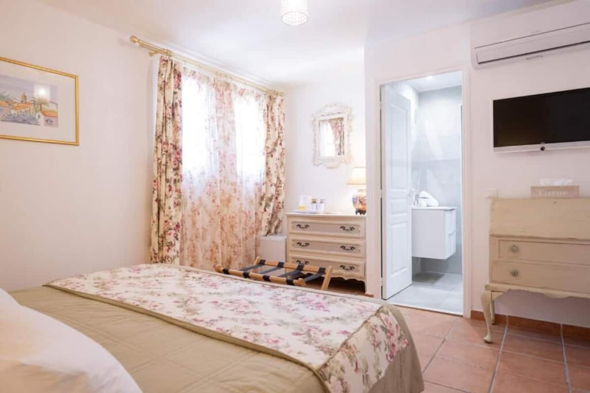 Chambre Double Standard | Coffres-forts dans les chambres, rideaux occultants