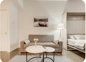 Living area - Stylish Studio Steps From Bell Centre (Montréal)