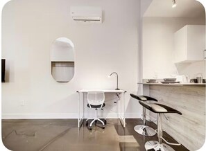 Interior - Stylish Studio Steps From Bell Centre (Montréal)