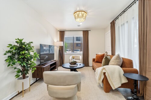 Stylish 2BR Condo with 2 King Beds and 2 Full Baths Near Uptown and NoDa
