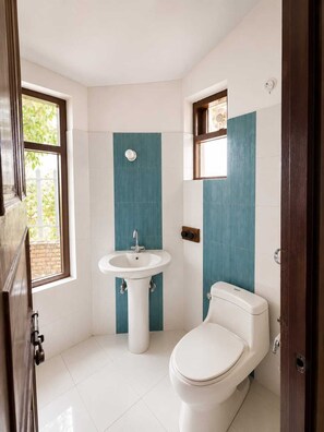 Kostenlose Toilettenartikel, Handtücher