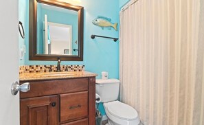 Bathroom - Ocean Isle Beach 3BR/2BA, Pool, Steps to Beach, Sleeps 8 (Ocean Isle Beach)