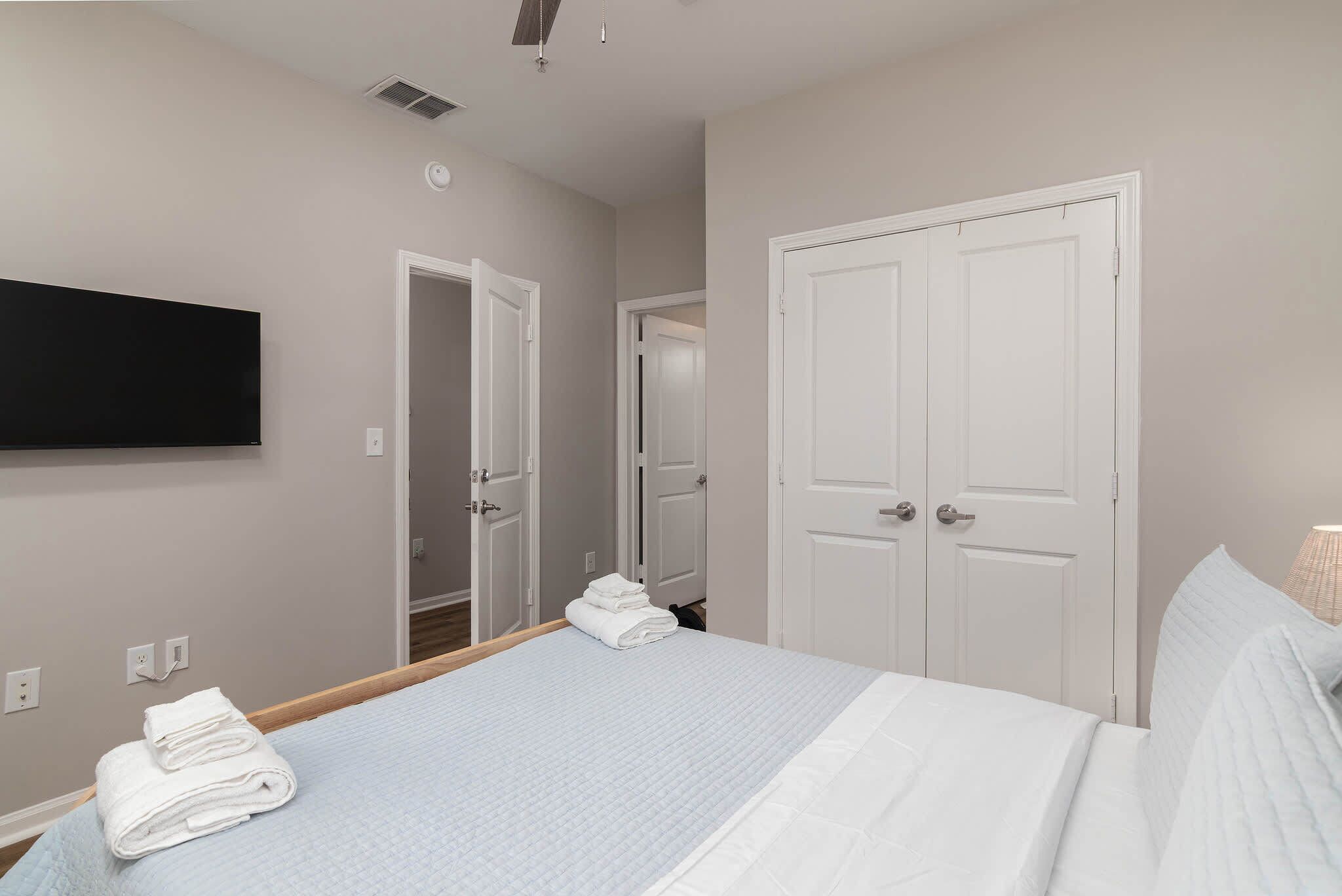 4 chambres, fer et planche à repasser, Wi-Fi, draps fournis