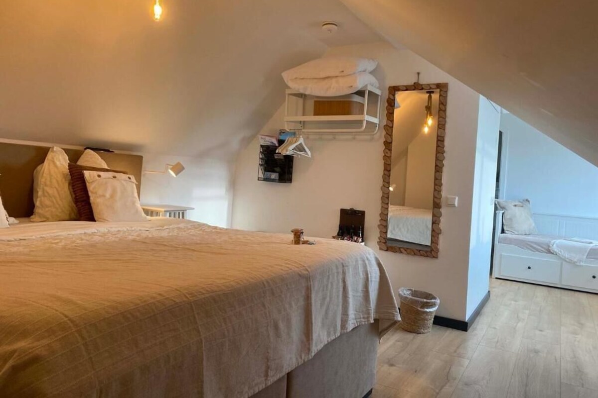 Comfort-Vierbettzimmer, eigenes Bad | Zimmersafe, Verdunkelungsvorhänge, schallisolierte Zimmer