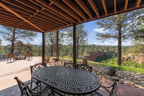 Outdoor dining - One of a Kind - Emerald Canyon - South Central Black Hills (Hermosa)