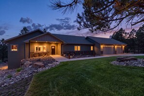 Exterior - One of a Kind - Emerald Canyon - South Central Black Hills (Hermosa)