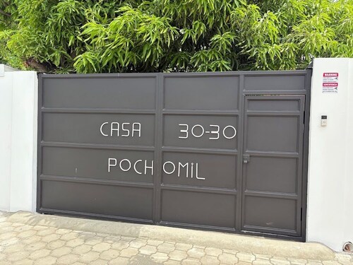 Spacious 5-bedroom Front beach house in Pochomil