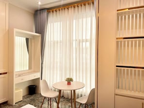 Quarto casal, vista para a cidade | Parte interna
