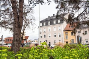 A multi-story building with a flat roof and a mix of window styles. - Mulhouse by Hardt (Mulhouse)