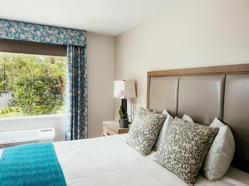 Bayside Retreat, Kayaks, Paddleboards & Poolside Sunsets, 3 Units - Key Largo, FL