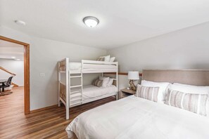 4 habitaciones, escritorio, tabla de planchar con plancha y wifi 