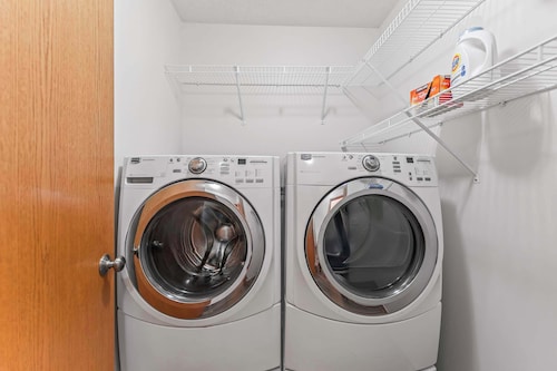 Sleeps 11, 4BR | Spacious Family Stay