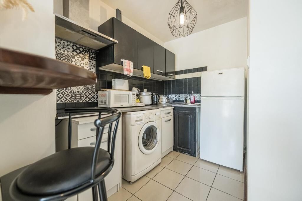 Coffee/tea maker, fridge, microwave, toaster