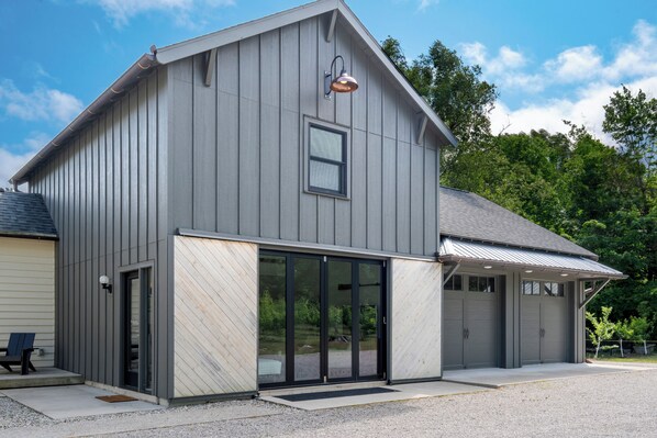Exterior - Tasting Room at Belclare (Northport)