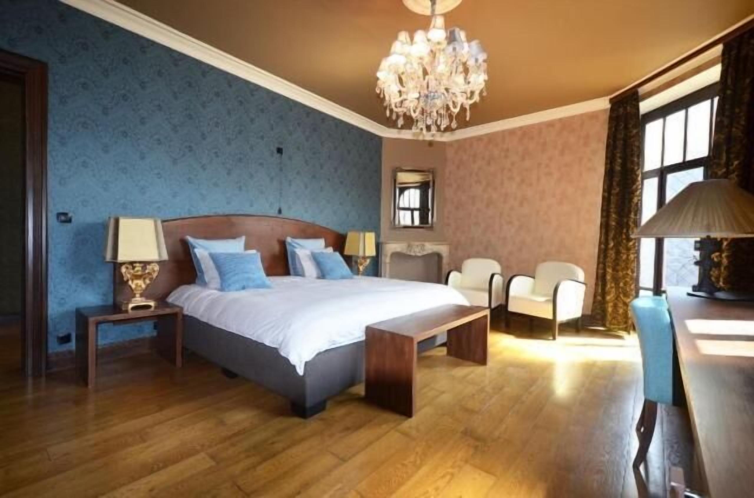 Deluxe Suite, Balcony, City View | Minibar, in-room safe, desk, laptop workspace