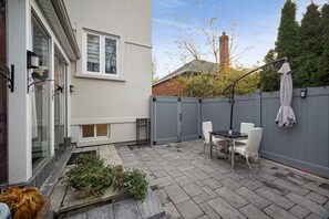 Outdoor dining - Executive Home • Walk to Yonge • Central (Toronto)