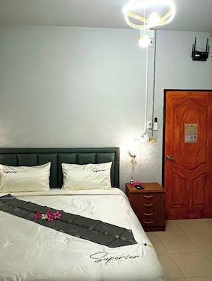 Suite estudio superior, vista a la ciudad | Sábanas italianas Frette y ropa de cama de alta calidad