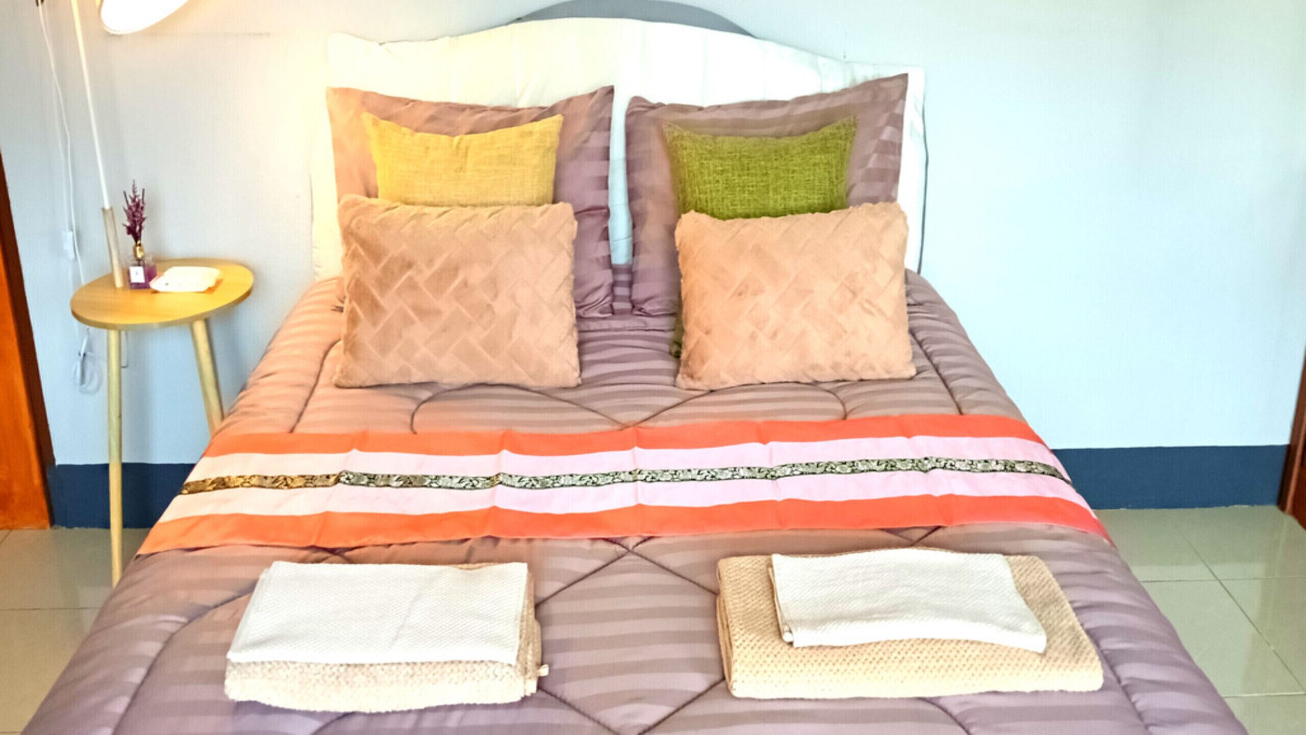 Deluxe Studio Suite, Balcony, City View | Frette Italian sheets, premium bedding, Select Comfort beds