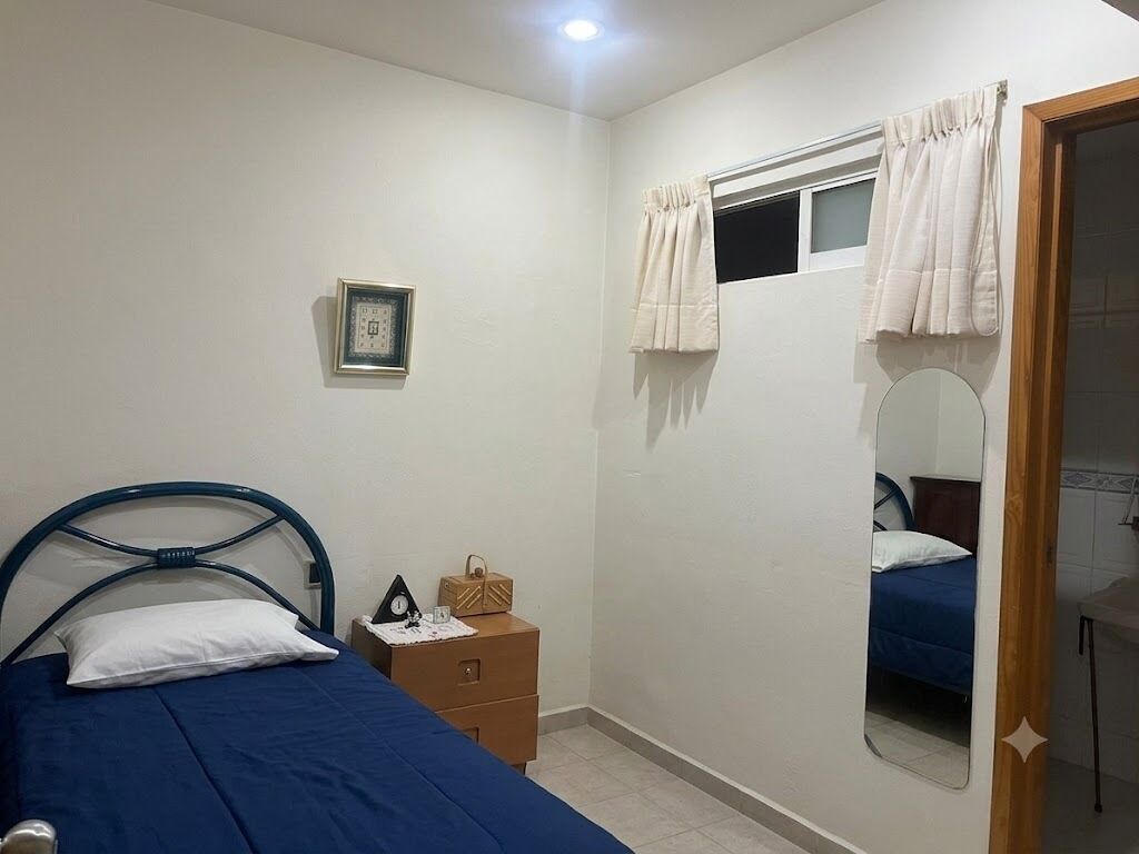 2 dormitorios, tabla de planchar con plancha, wifi y ropa de cama