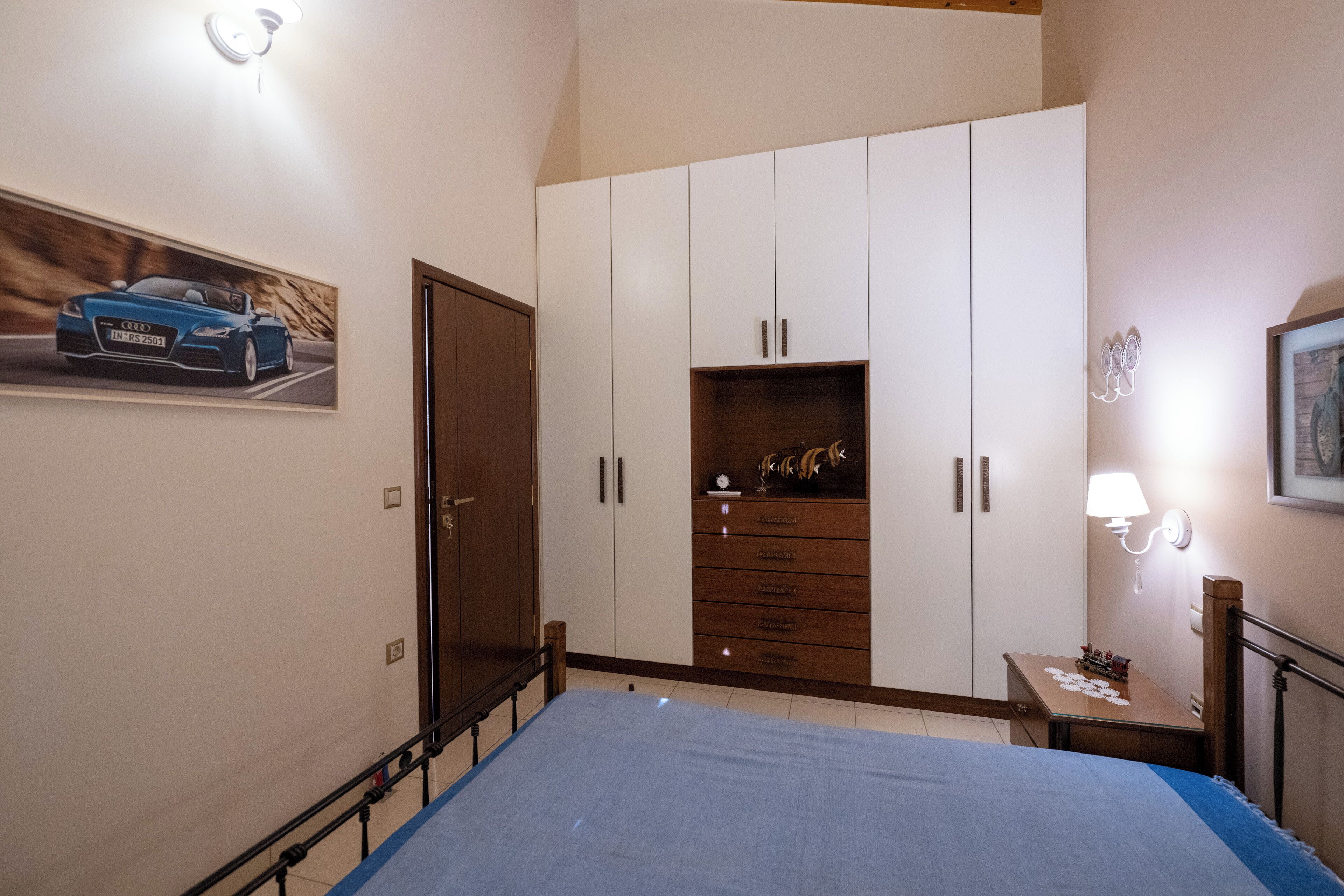 Iron/ironing board, internet, bed sheets