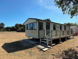 Exterior - Luxury Caravan Situated on Holistic Wellbeing Site (Mablethorpe)