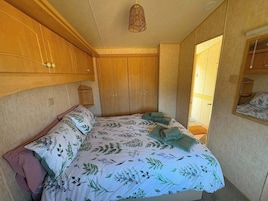 2 bedrooms, bed sheets