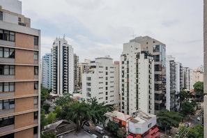 A high-rise building with multiple floors, large windows, and a flat roof. - Advance by Bhomy (São Paulo)