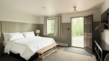 Superior Room, 1 King Bed, Non Smoking | Laptop workspace, blackout curtains, iron/ironing board (on request)