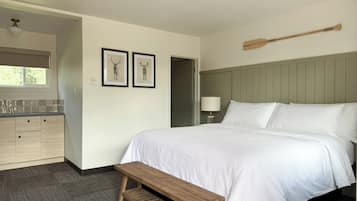 Kamar Superior, 1 Tempat Tidur King, Bebas Asap Rokok | Ruang kerja ramah laptop, tirai kedap cahaya, dan setrika/meja setrika