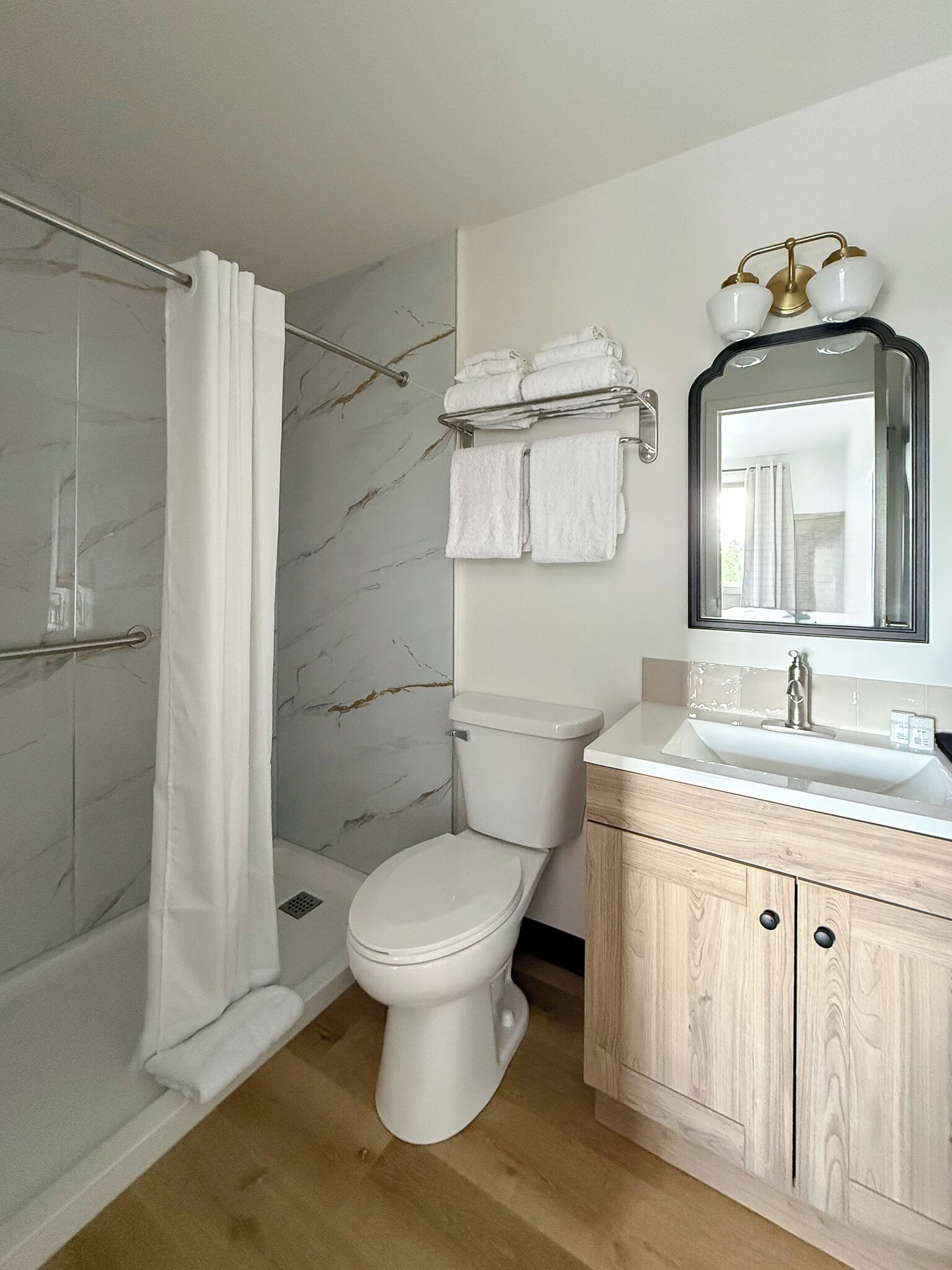 Superior Room, 1 King Bed, Non Smoking | Bathroom | Free toiletries, hair dryer, towels, soap