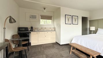 Superior kamer, 1 kingsize bed, niet-roken | Een laptopwerkplek, verduisterende gordijnen