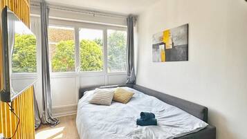 Iron/ironing board, WiFi, bed sheets