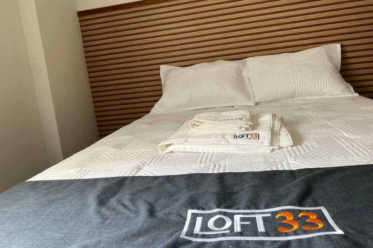 Premium bedding, down comforters, WiFi (free), bed sheets