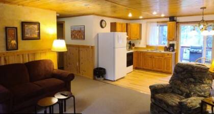 Cute Cozy Cabin Close to Wallowa Lake