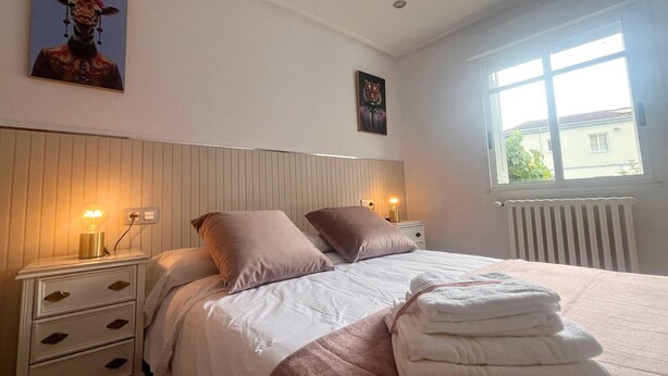 2 bedrooms, iron/ironing board, WiFi, bed sheets - Quiet family house close to the historic centre, thermal baths and hospital (Ourense)