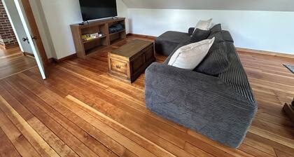 Vintage Charmer/Room for the whole family