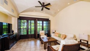 Living area - A Tranquil Villa Retreat Steps from Playa Mansita (Tamarindo)
