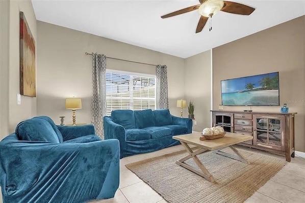 Living area - 4 BD/ 3 BA/ Storey Lake (4796 CT) (Kissimmee)