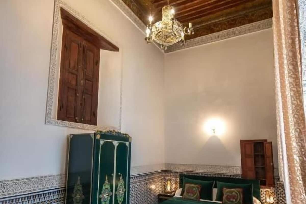 خزنة داخل الغرفة وواي فاي مجانًا