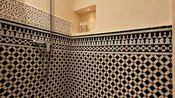 Dusche im Bad
