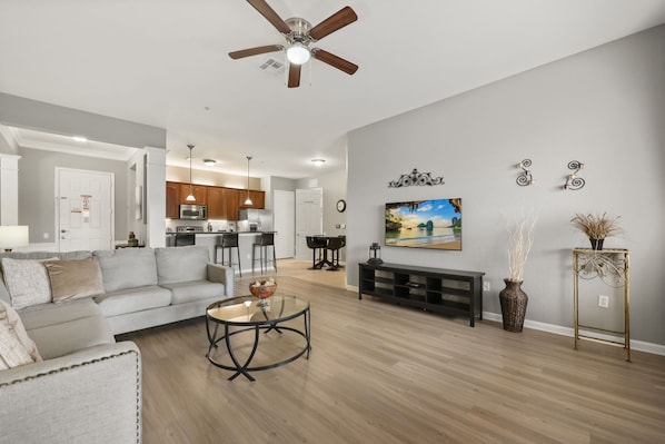 Living area - Top-Floor Condo 3 BD/ 2 BA Vista Cay (5048-401 SL) (Orlando)